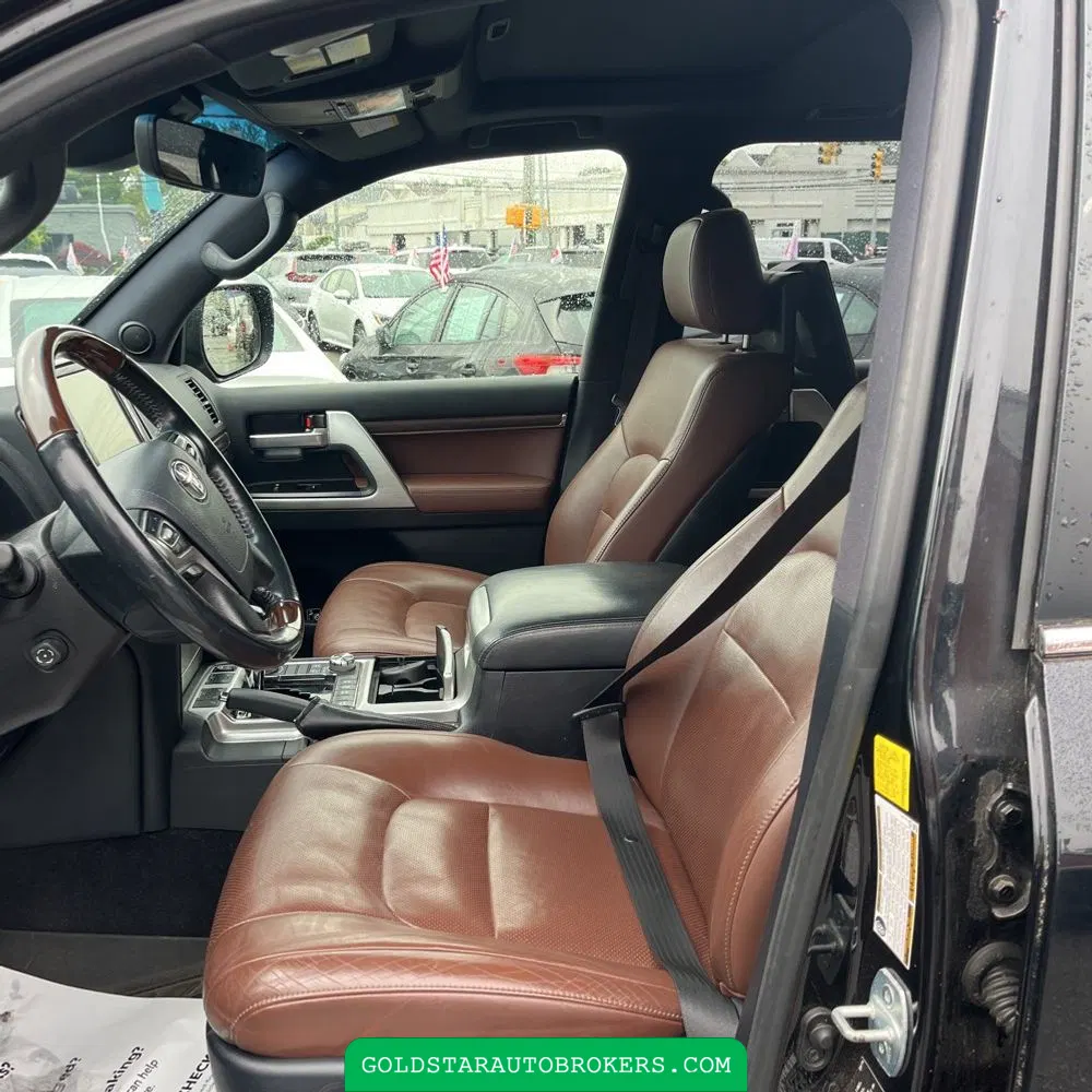 2017 Toyota Land Cruiser Base