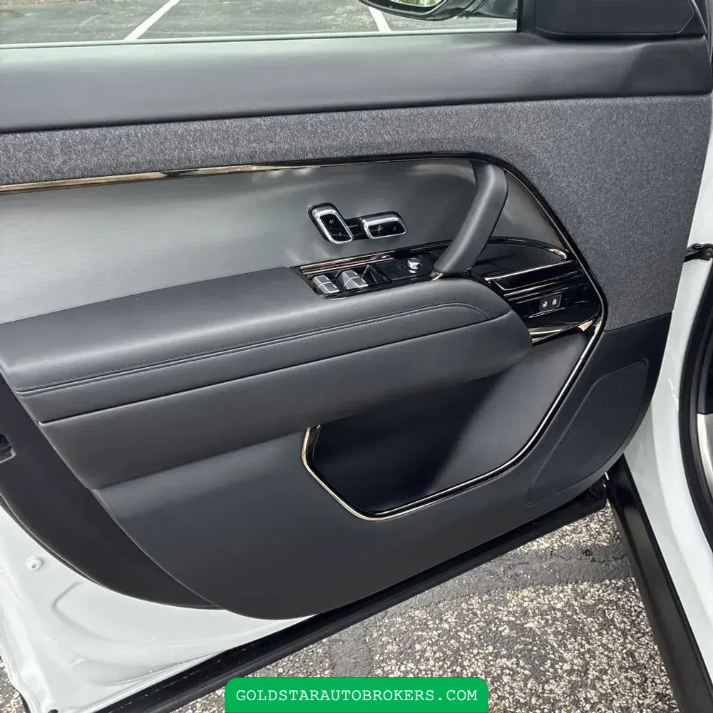 2024 Land Rover Range Rover Sport P360 SE