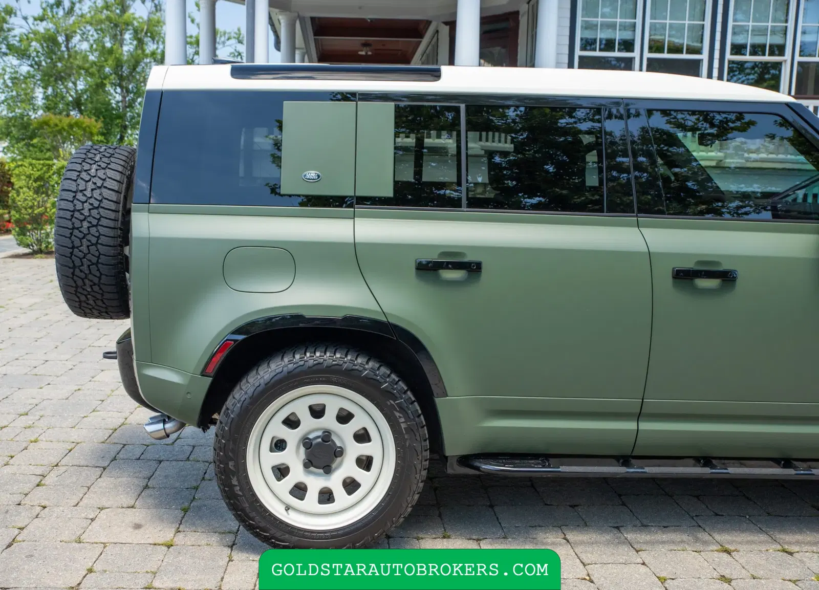 2022 Land Rover Defender 110 V8