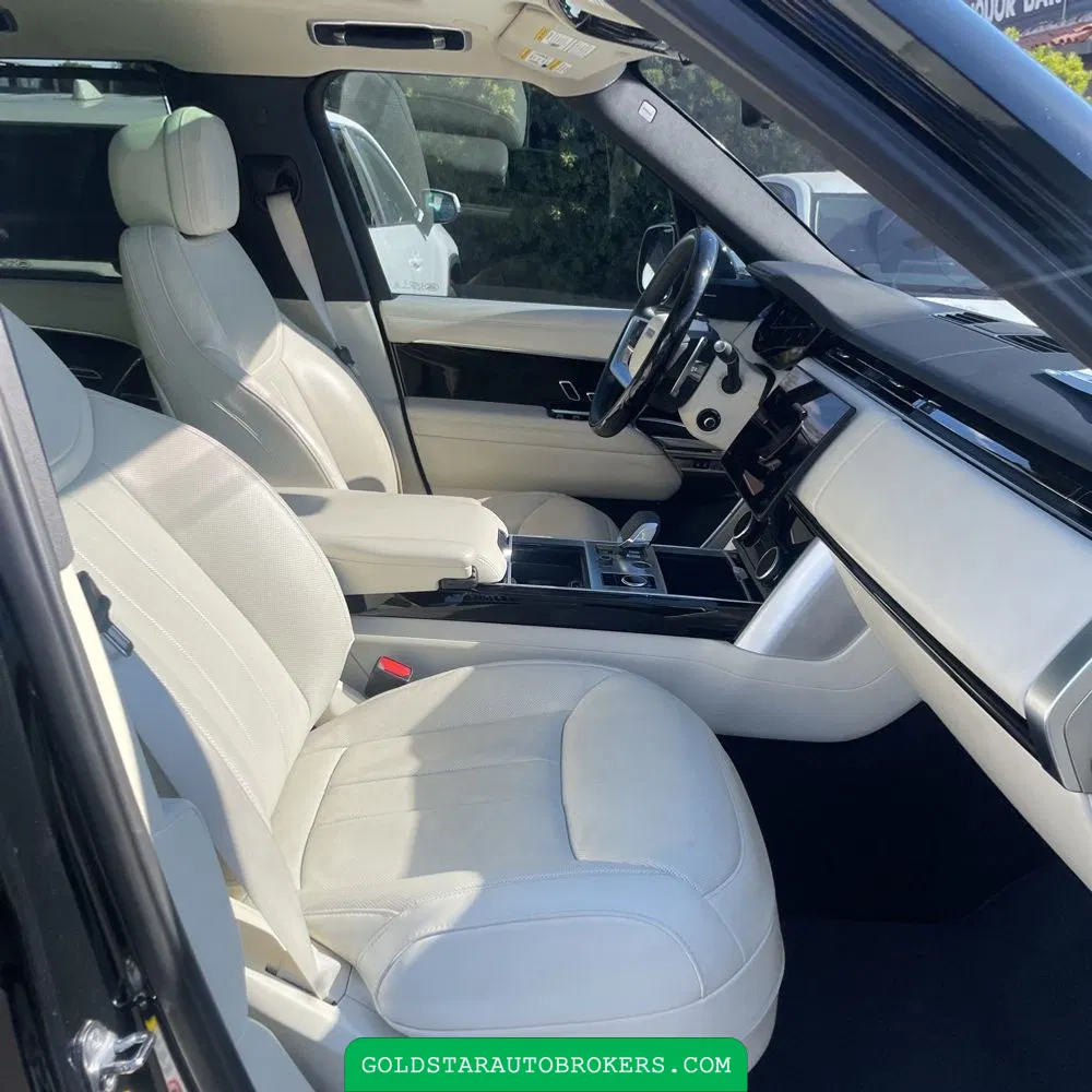 2023 Land Rover Range Rover P530 SE