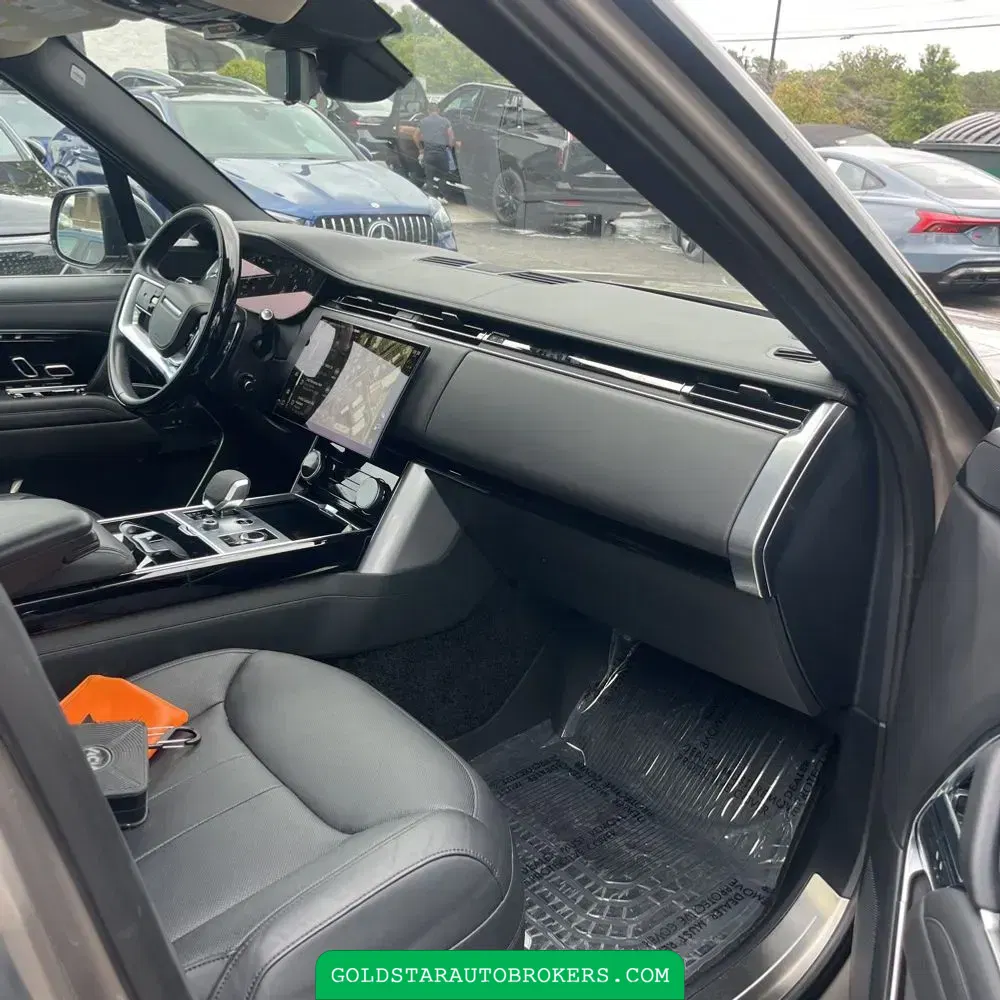 2023 Land Rover Range Rover SE