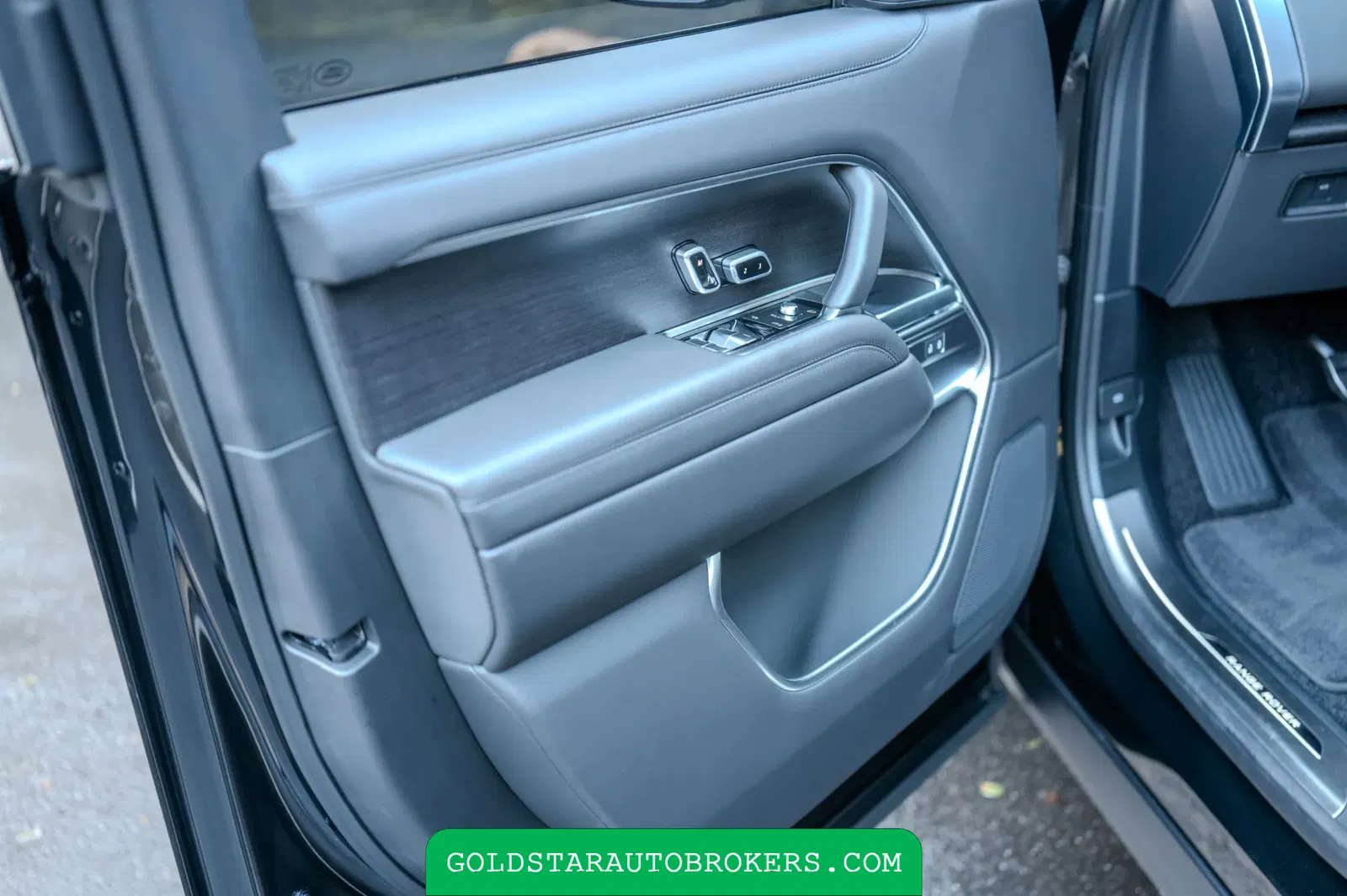 2025 Land Rover Range Rover P530 SE