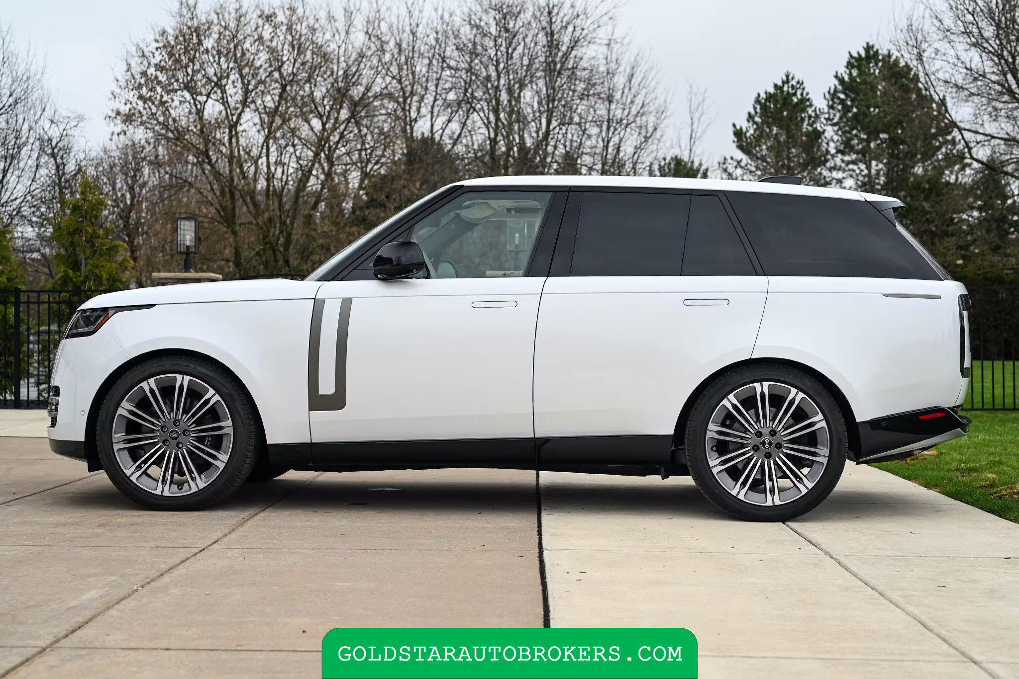 2025 Land Rover Range Rover SE P530