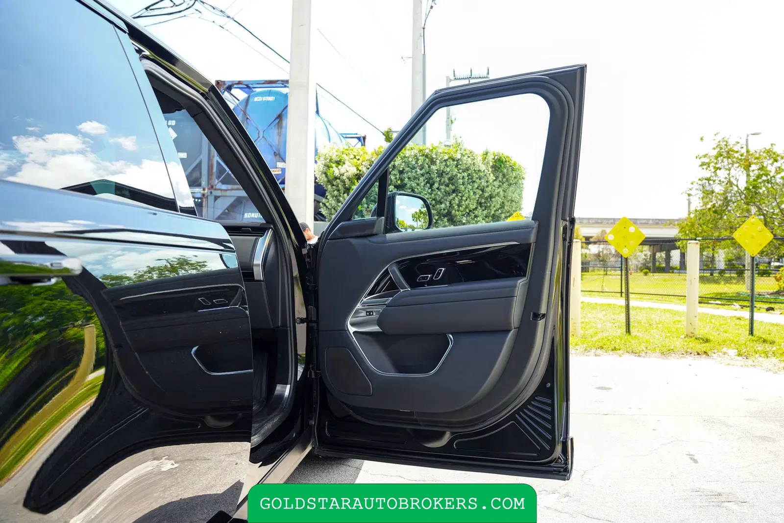 2023 Land Rover Range Rover SE P400
