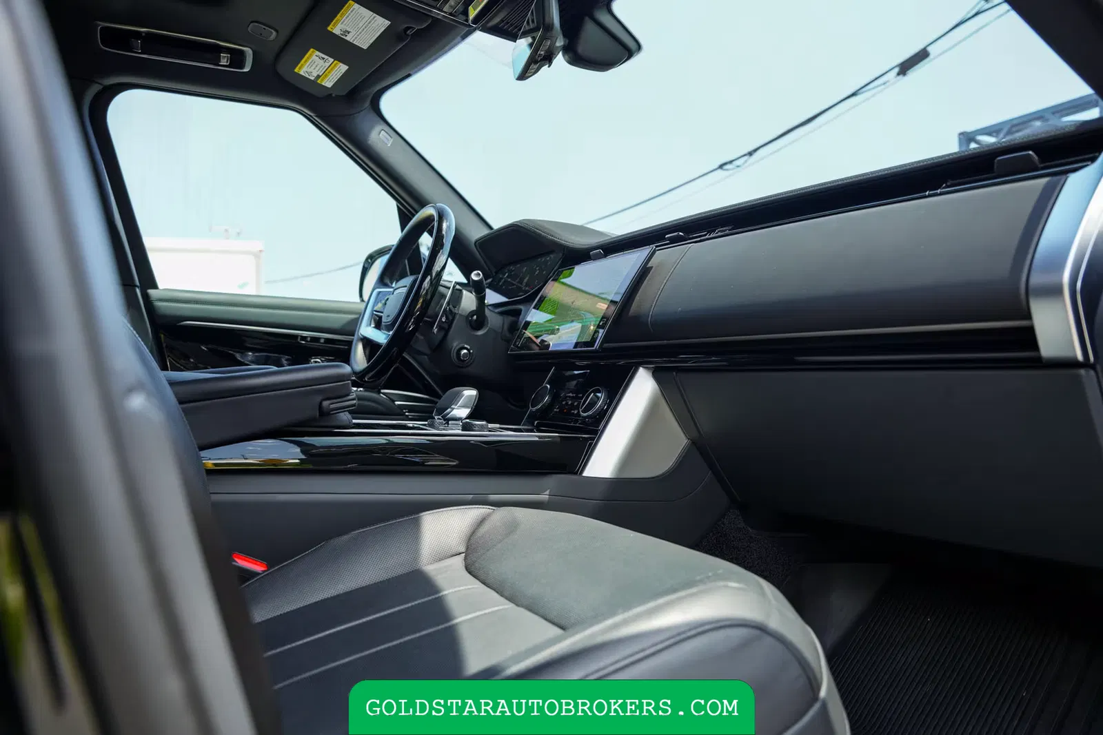 2023 Land Rover Range Rover SE P400