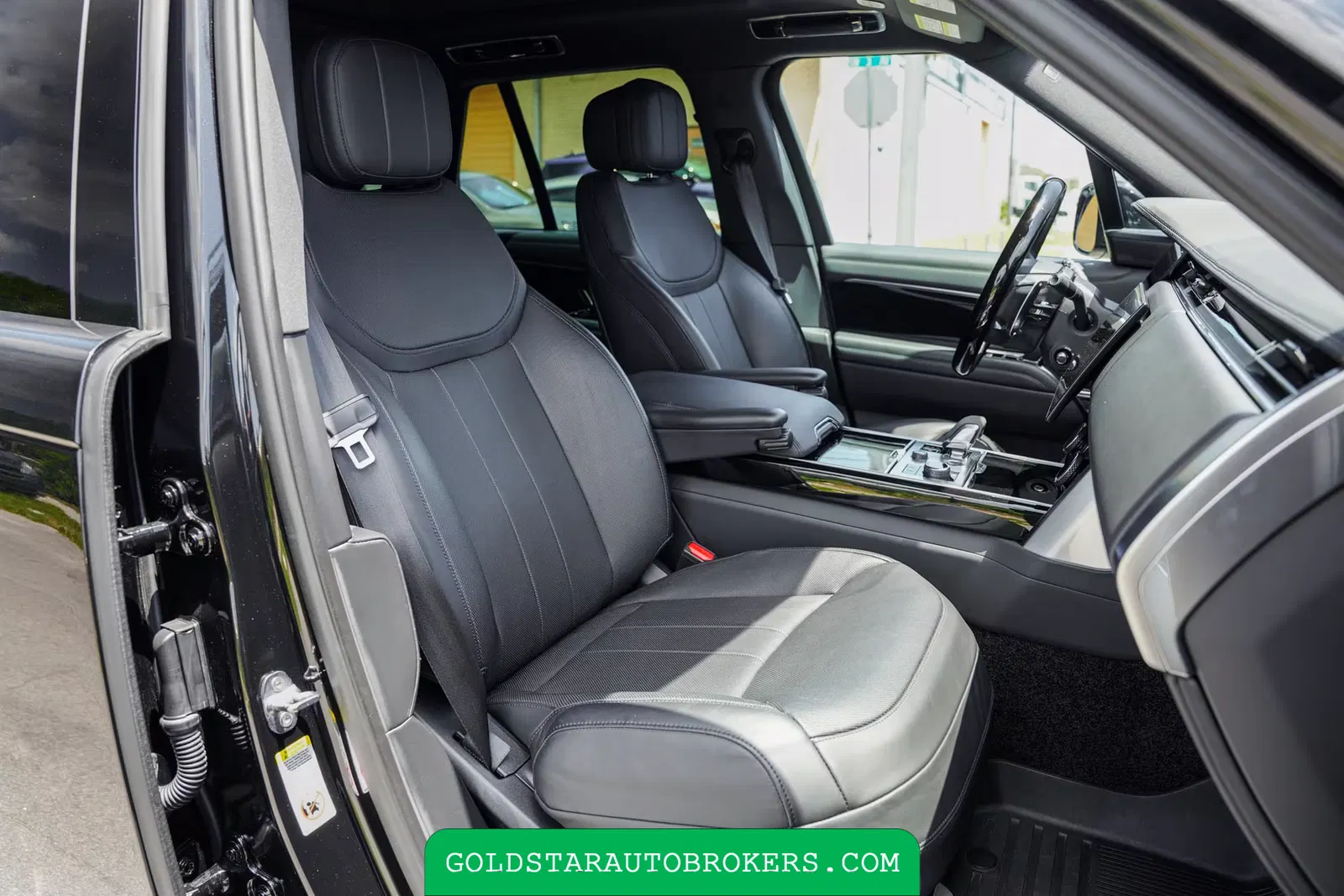 2023 Land Rover Range Rover SE P400