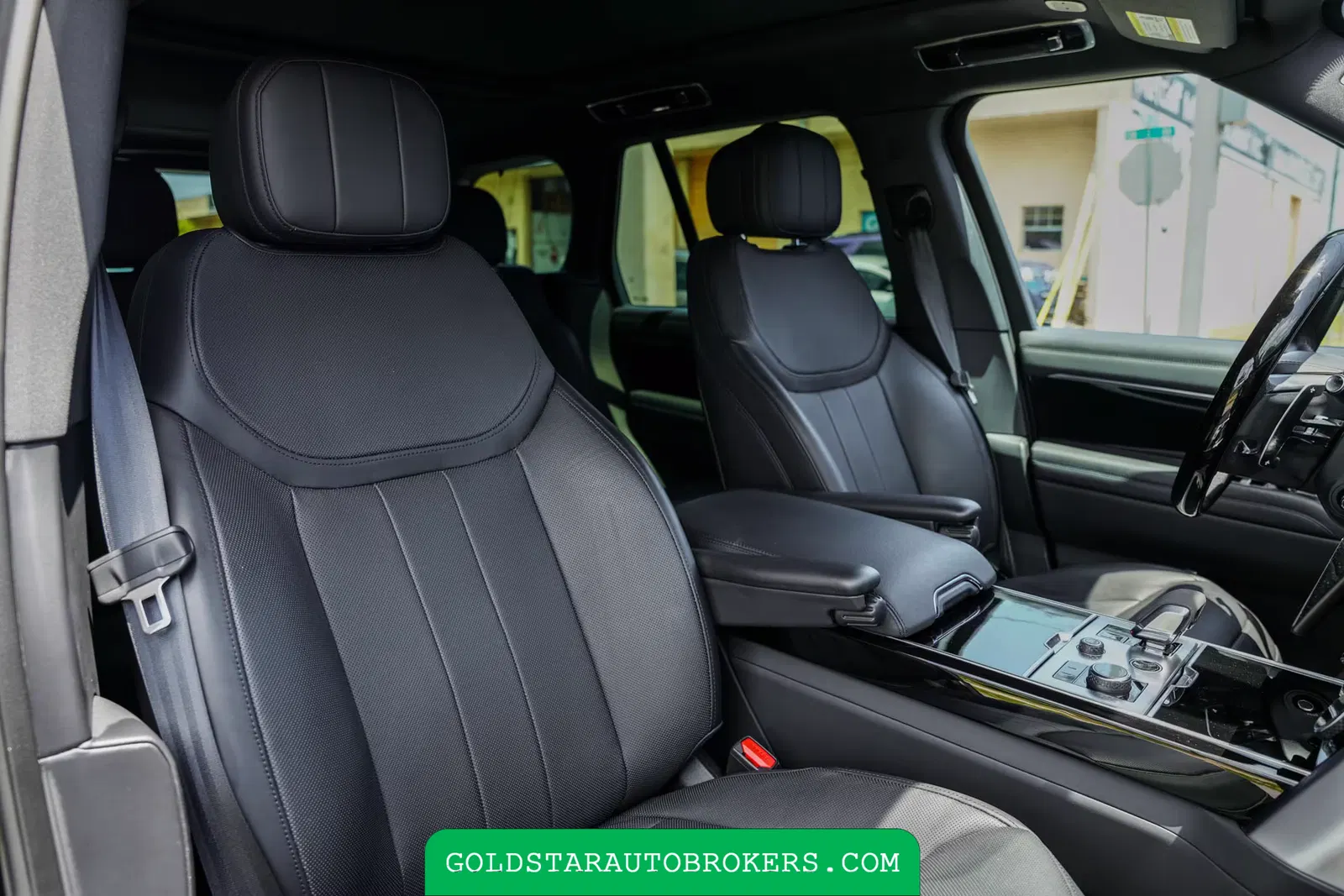 2023 Land Rover Range Rover SE P400