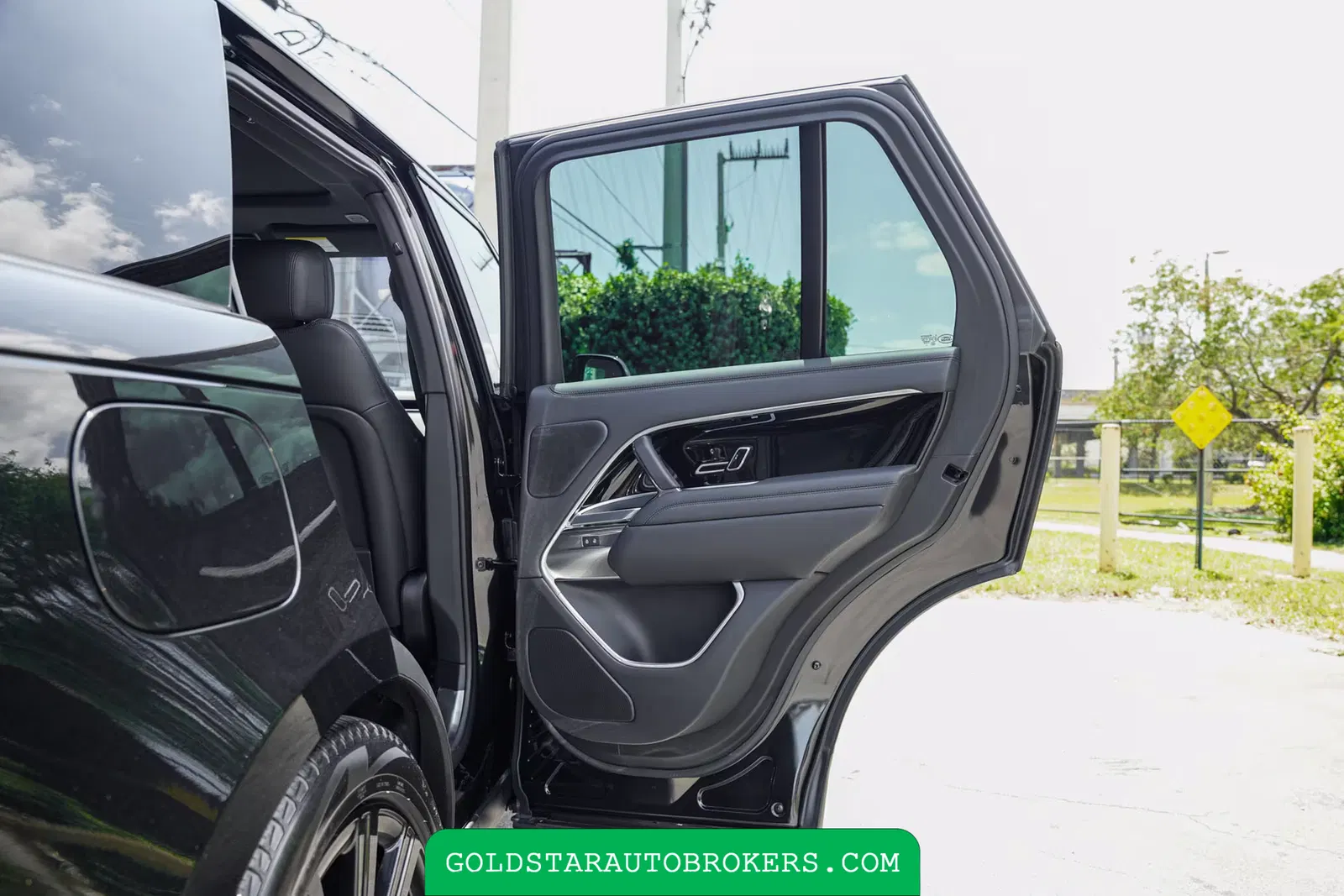 2023 Land Rover Range Rover SE P400