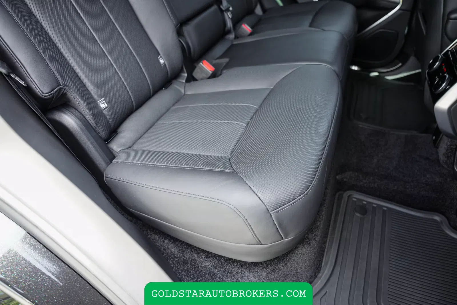 2023 Land Rover Range Rover SE P400