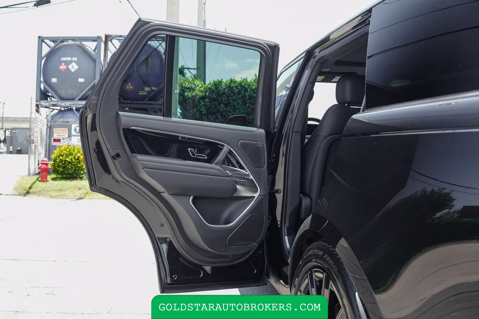 2023 Land Rover Range Rover SE P400