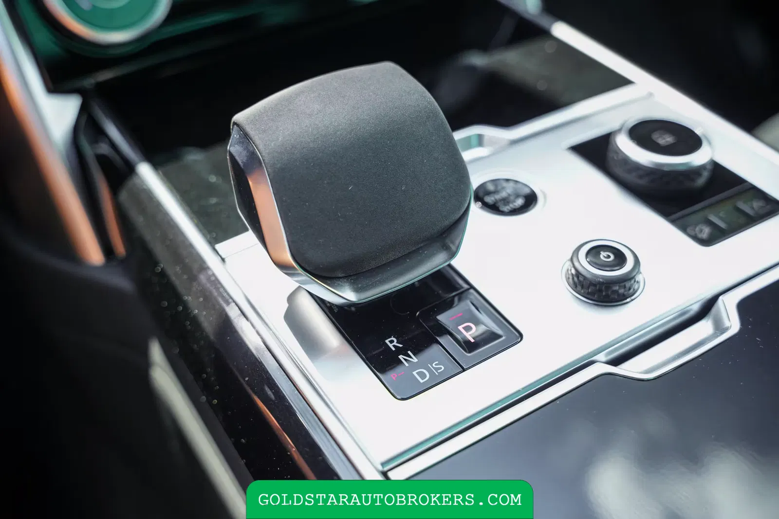 2023 Land Rover Range Rover SE P400
