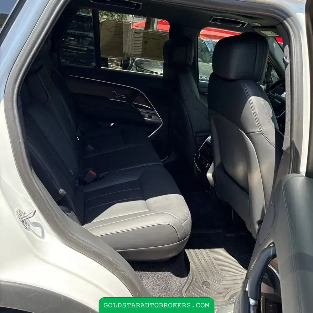 2024 Land Rover Range Rover SE P400