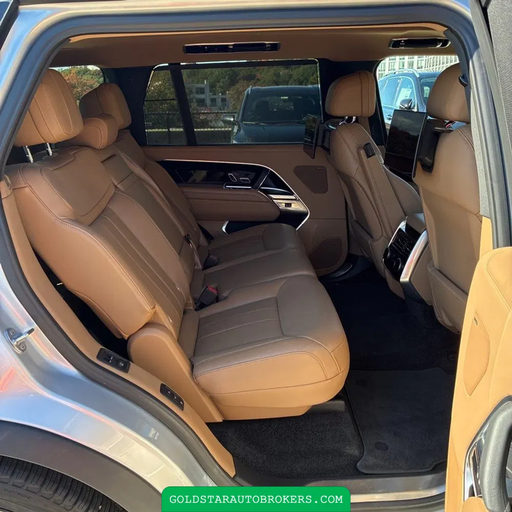 2023 Land Rover Range Rover P530 SE LWB