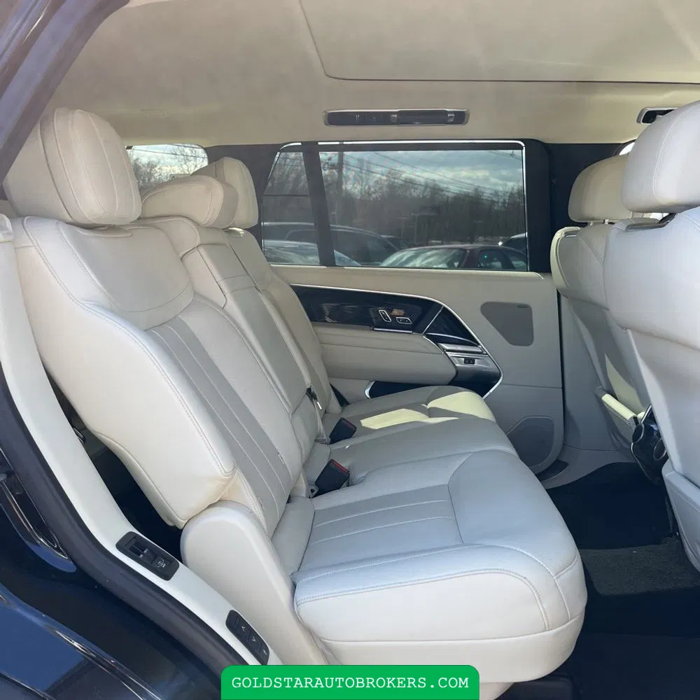 2023 Land Rover Range Rover P530 SE LWB