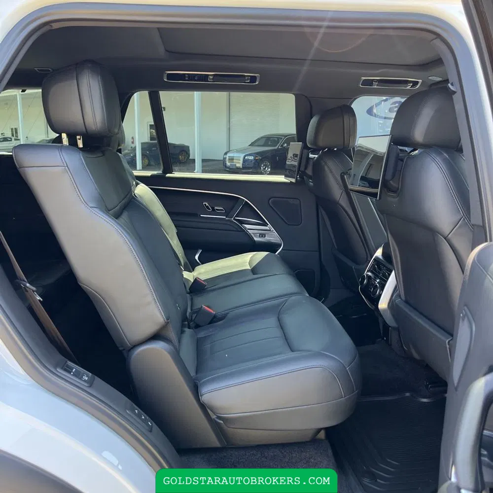 2023 Land Rover Range Rover P530 SE LWB
