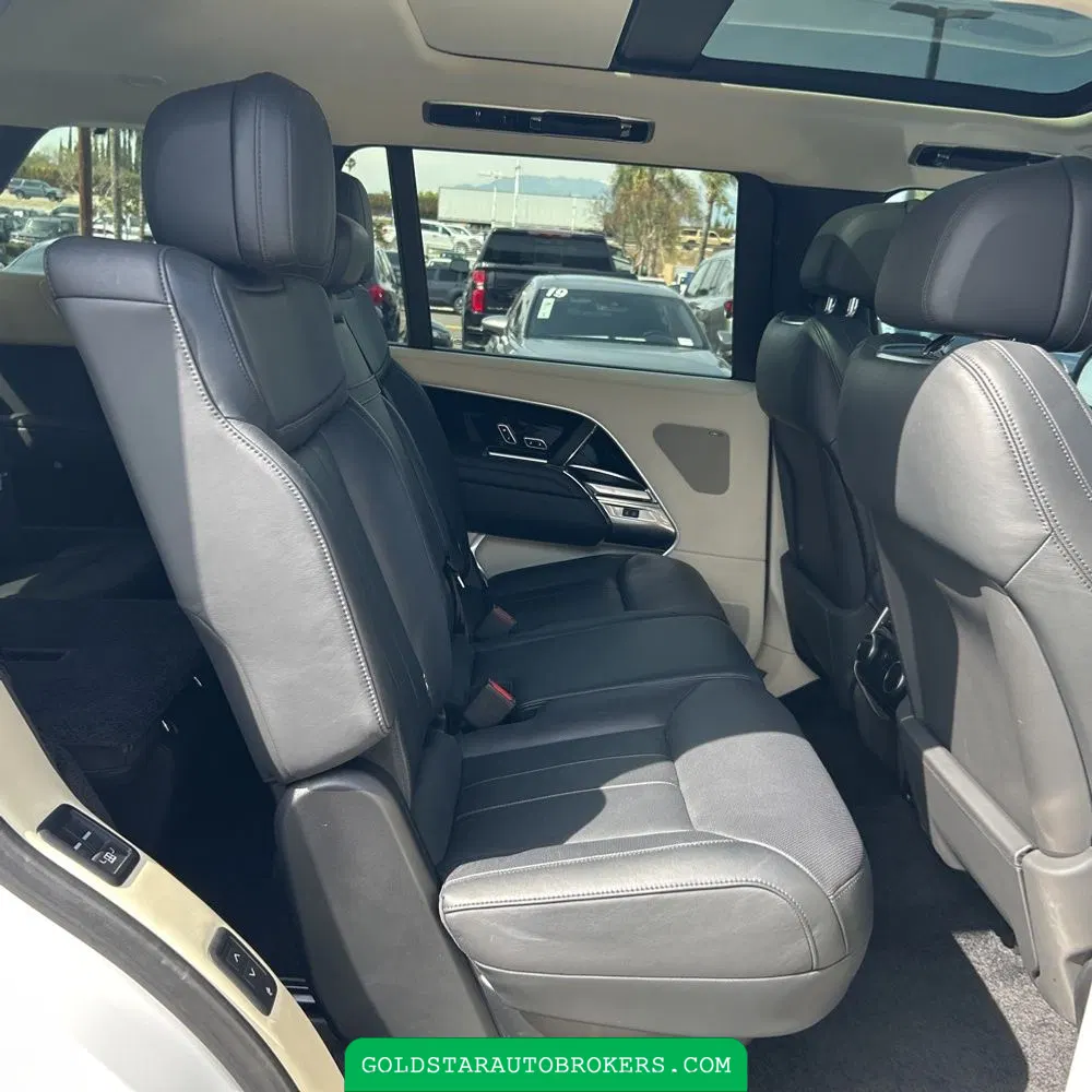 2023 Land Rover Range Rover P530 SE LWB
