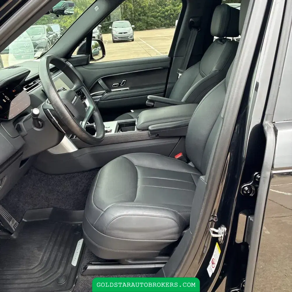 2025 Land Rover Range Rover SE P530