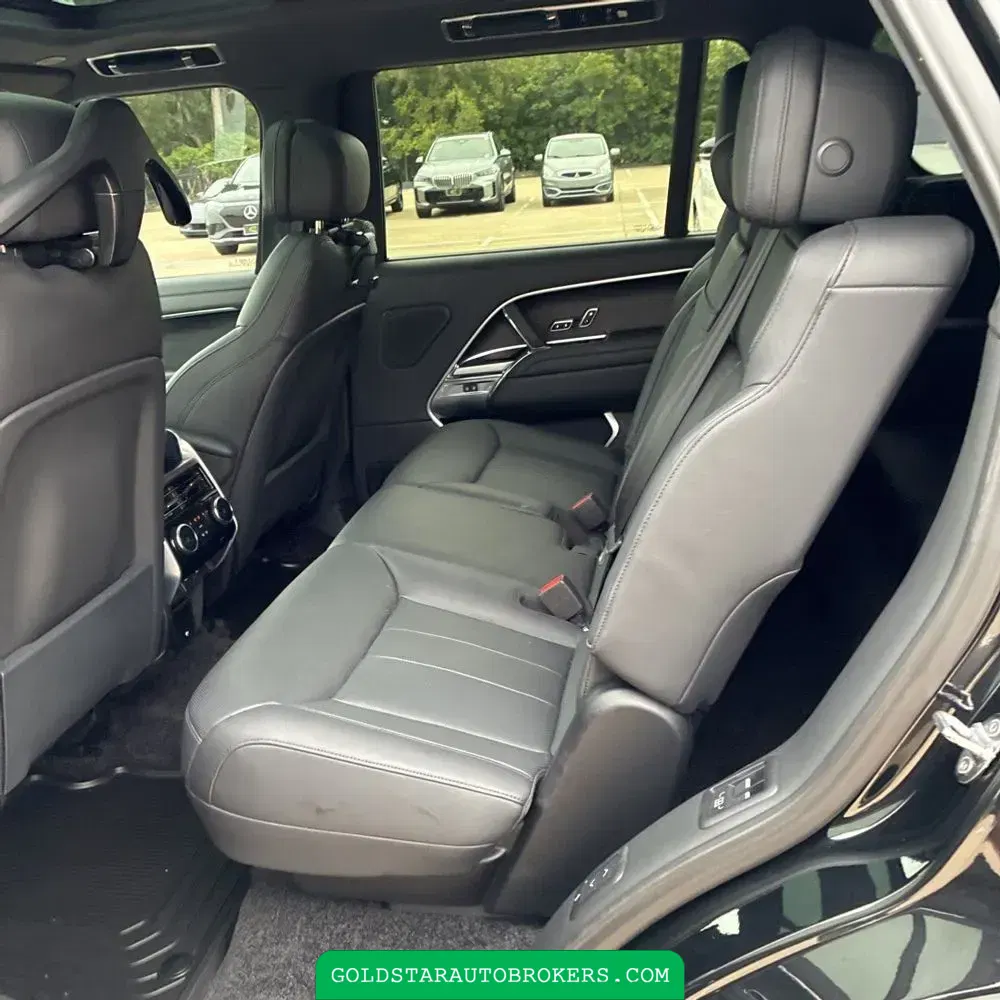2025 Land Rover Range Rover SE P530
