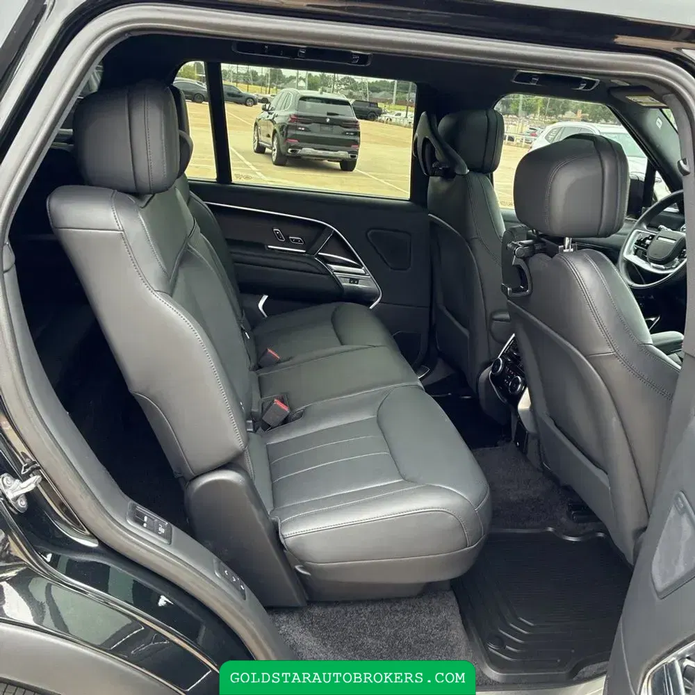 2025 Land Rover Range Rover SE P530