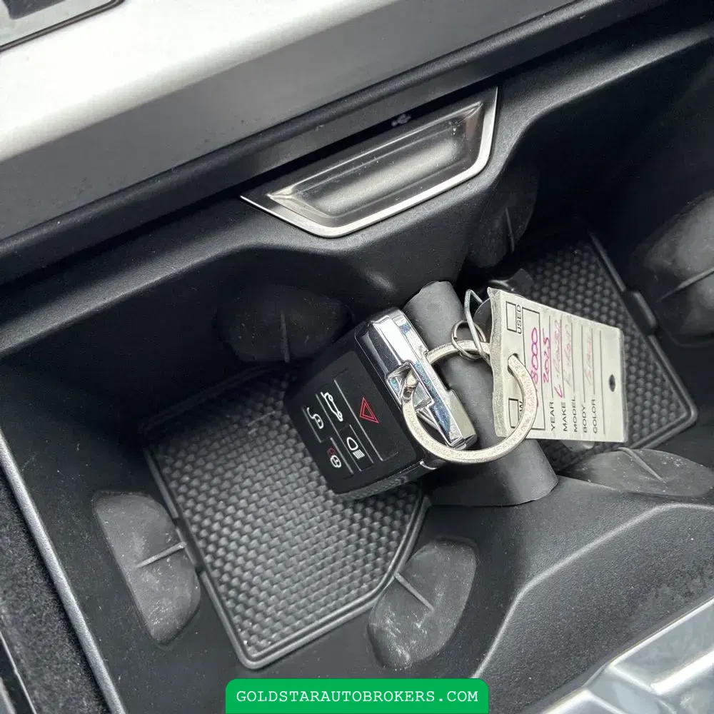 2025 Land Rover Range Rover SE P530