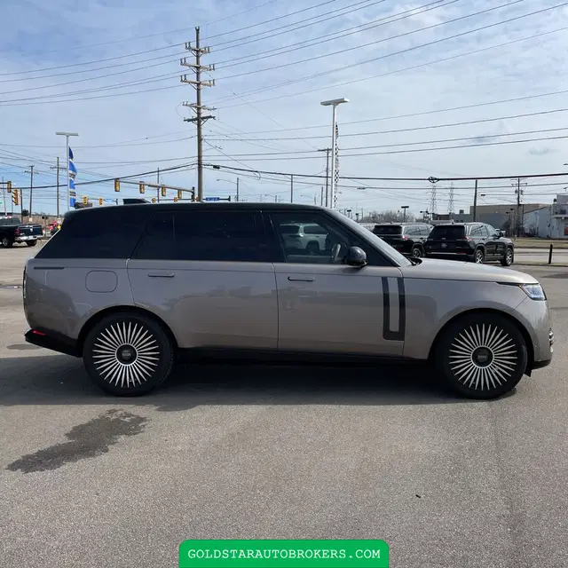 2023 Land Rover Range Rover P400 SE LWB
