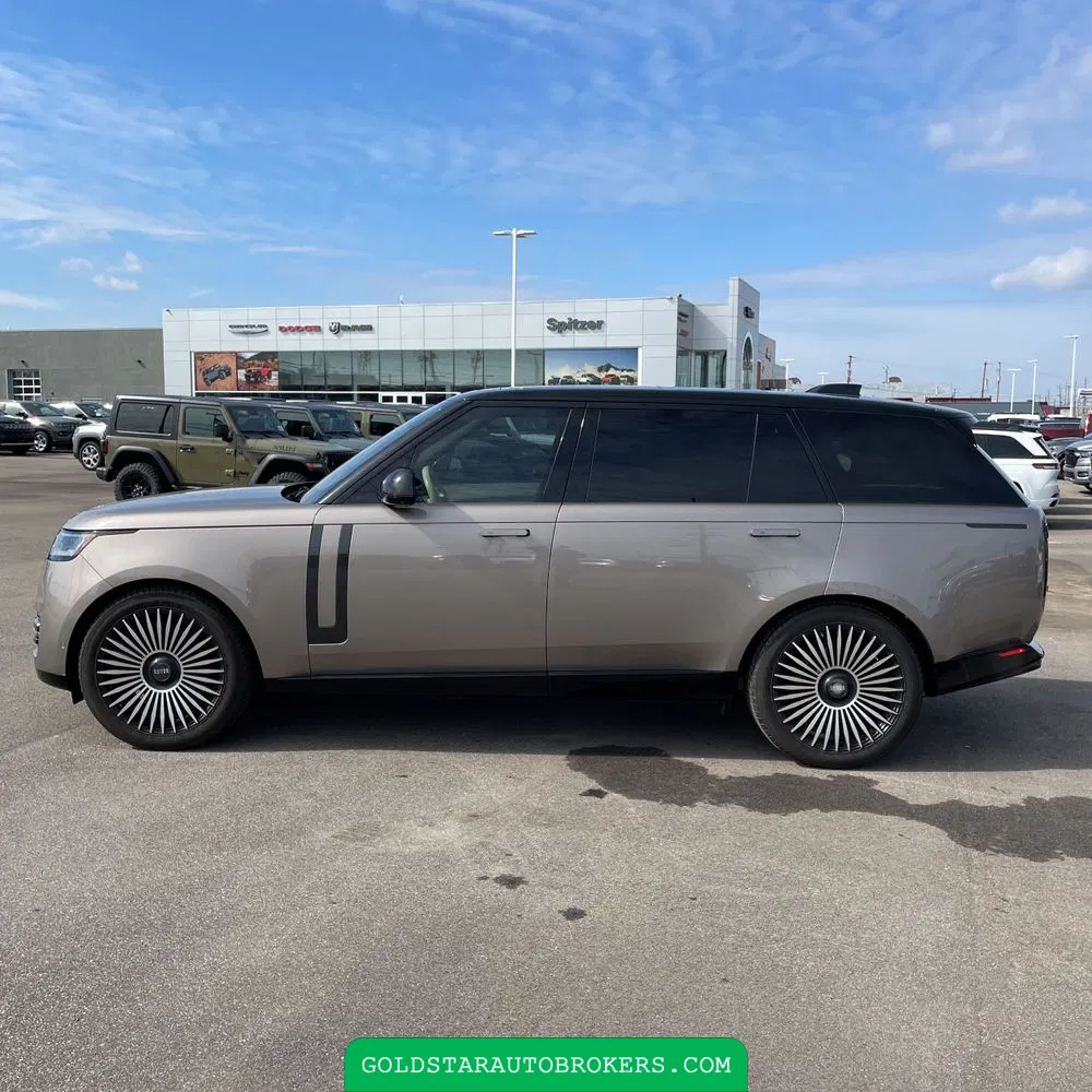 2023 Land Rover Range Rover P400 SE LWB