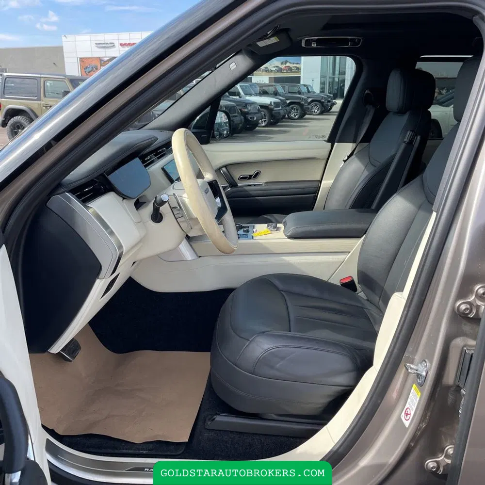 2023 Land Rover Range Rover P400 SE LWB