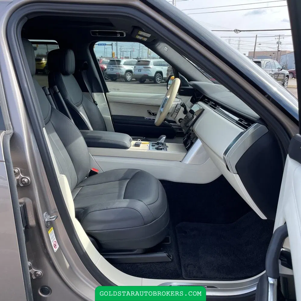 2023 Land Rover Range Rover P400 SE LWB