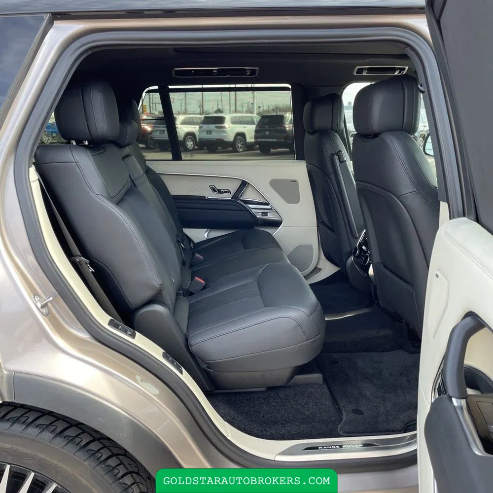 2023 Land Rover Range Rover P400 SE LWB