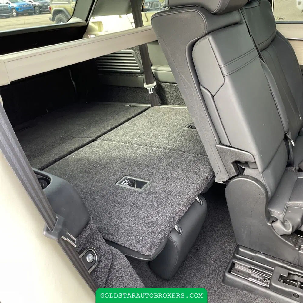 2023 Land Rover Range Rover P400 SE LWB