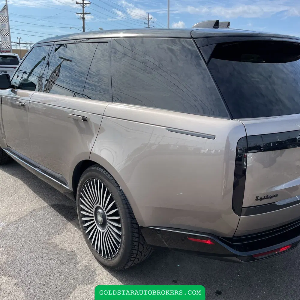 2023 Land Rover Range Rover P400 SE LWB