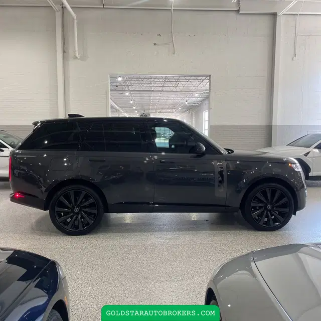 2024 Land Rover Range Rover SV P615