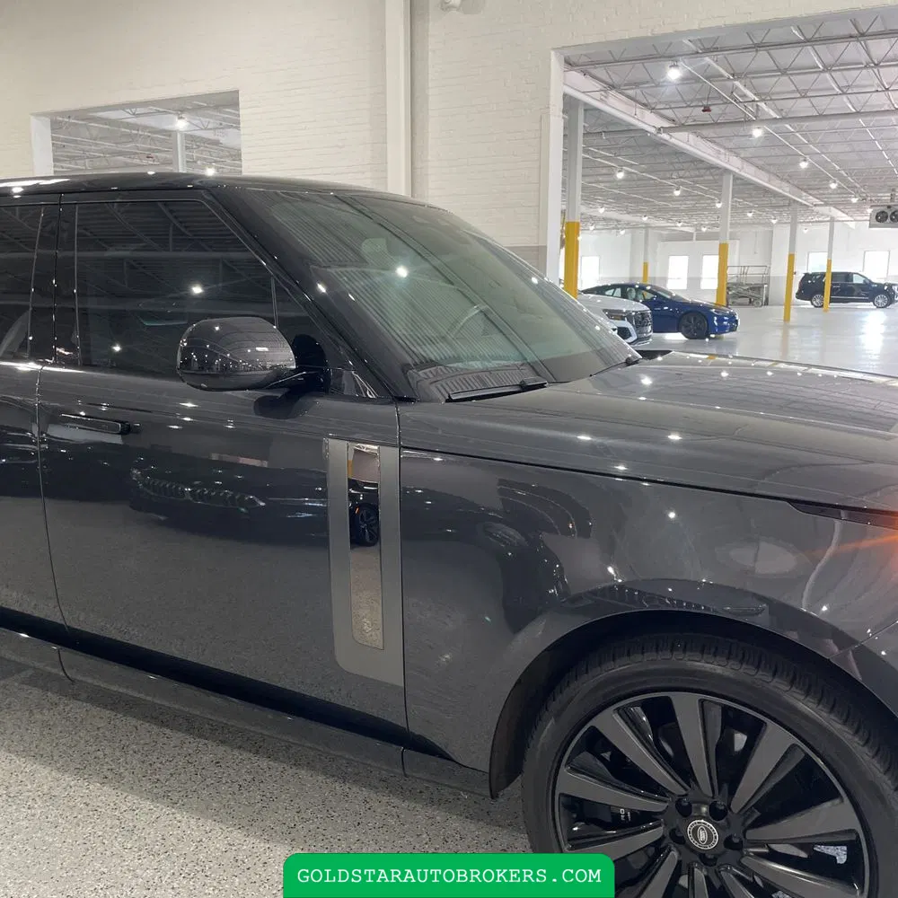 2024 Land Rover Range Rover SV P615
