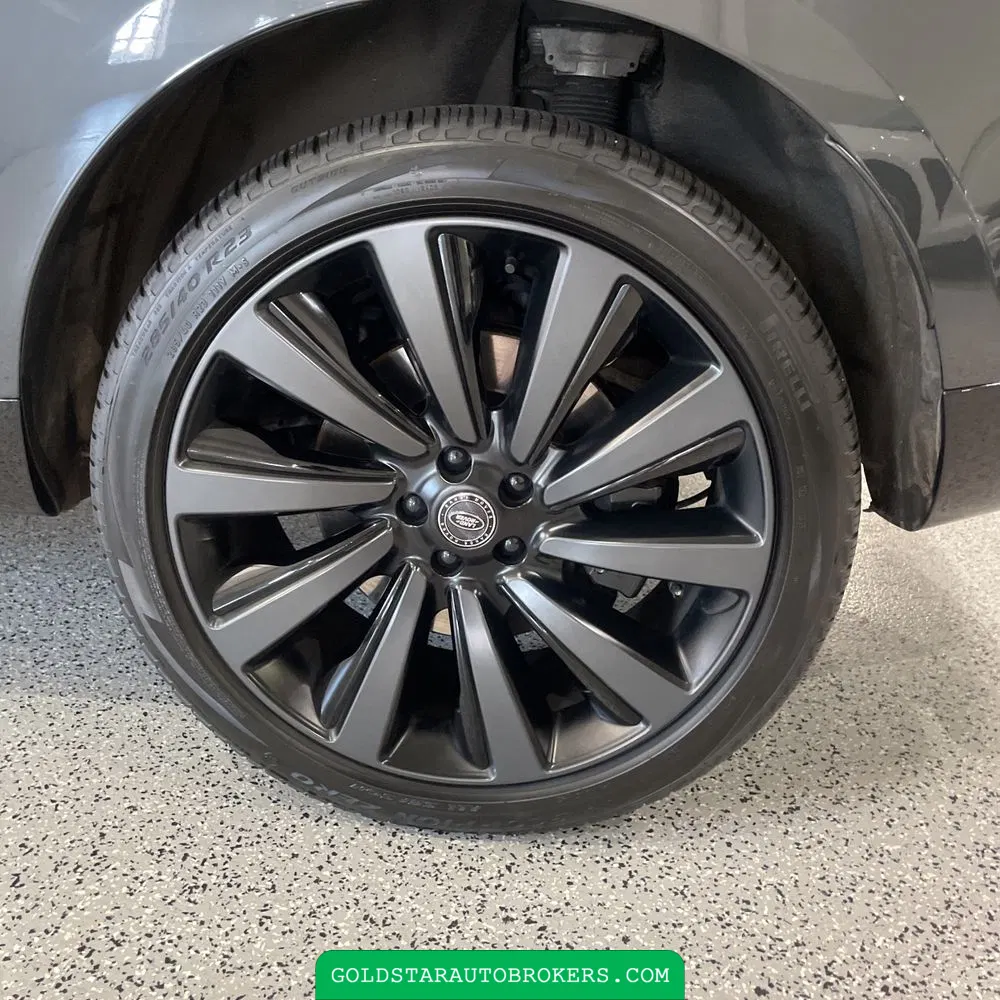 2024 Land Rover Range Rover SV P615