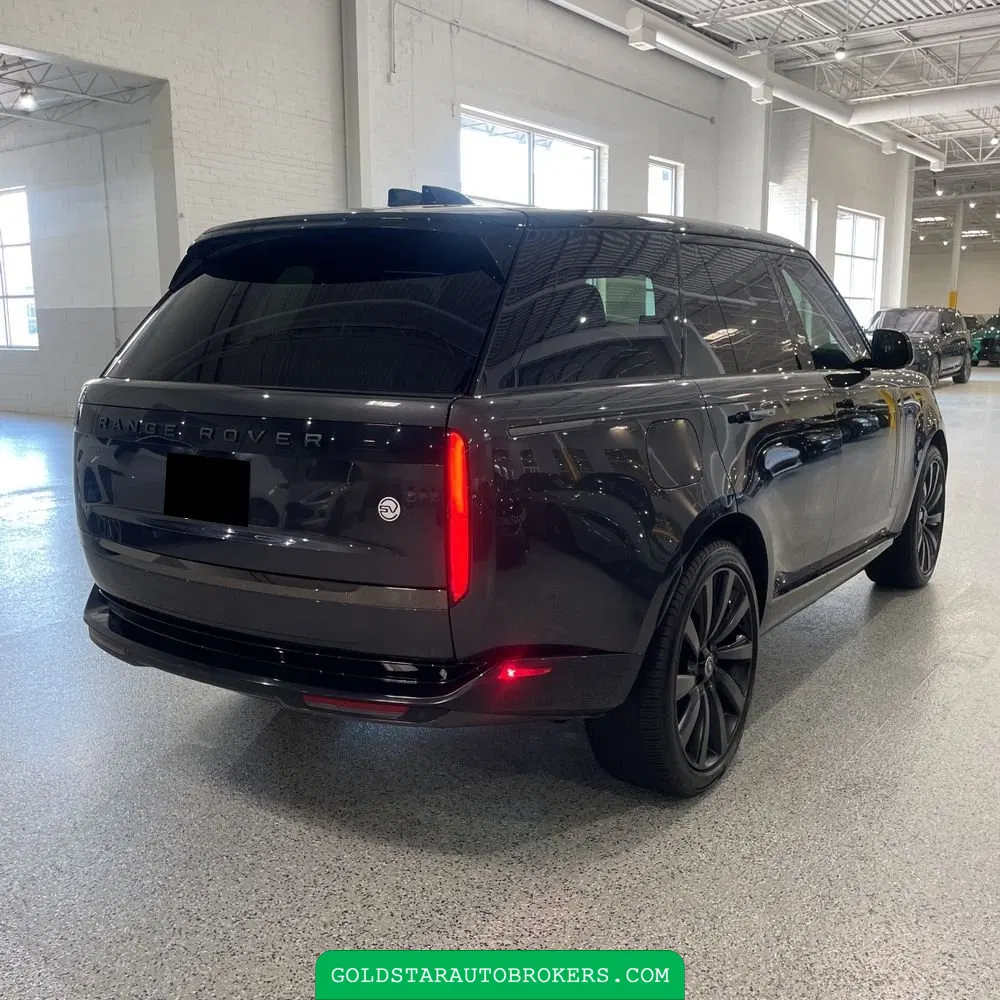 2024 Land Rover Range Rover SV P615