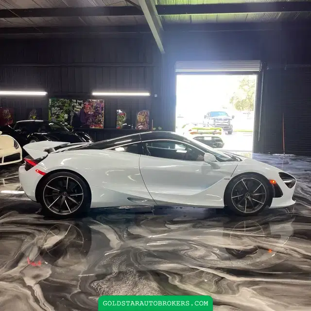 2018 McLaren 720S Base