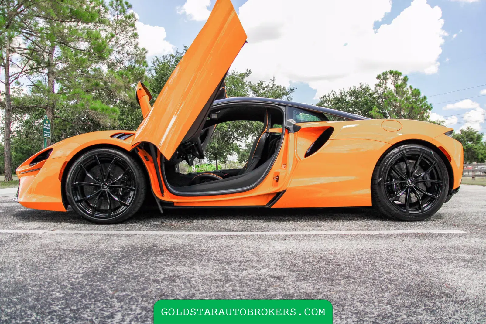 2023 McLaren Artura Performance
