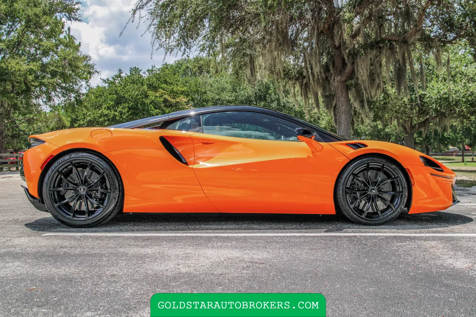 2023 McLaren Artura Performance