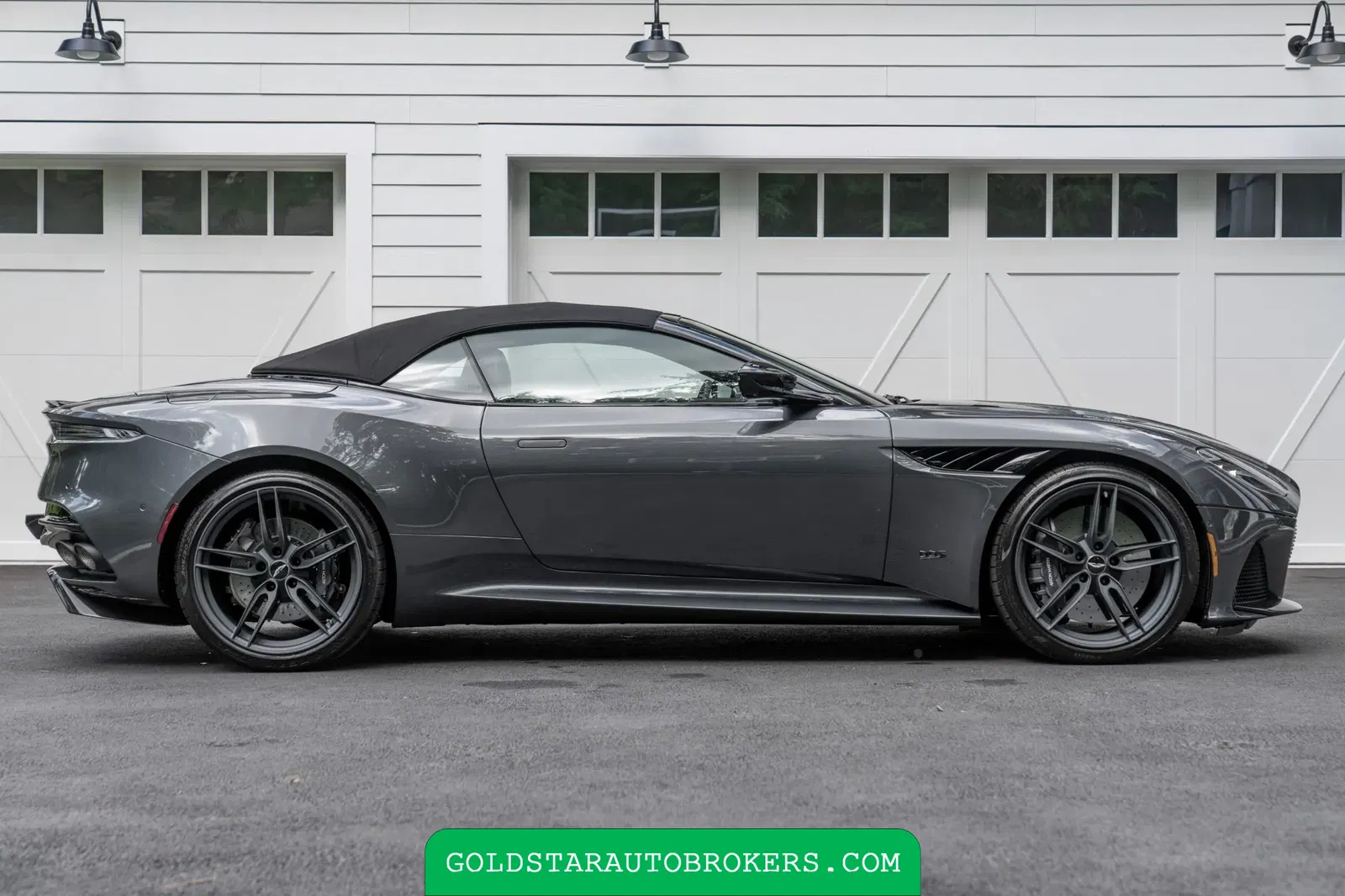 2022 Aston Martin DBS Superleggera Volante