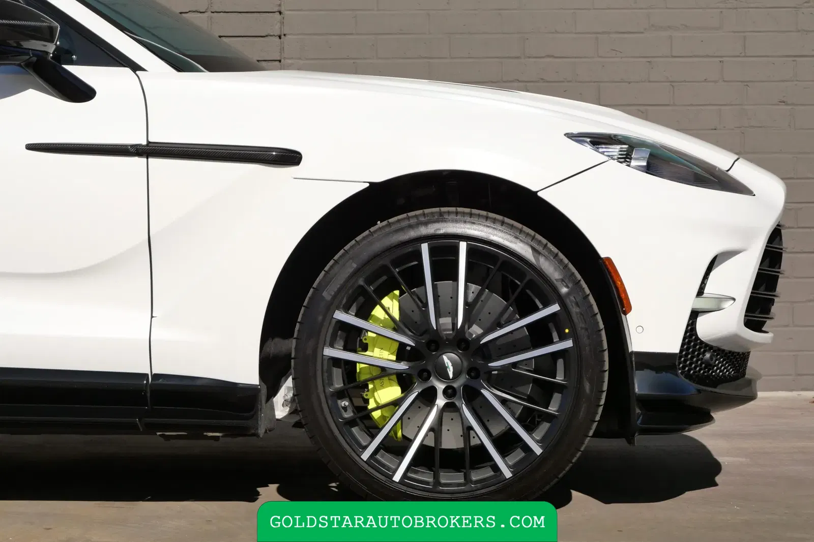 2023 Aston Martin DBX707