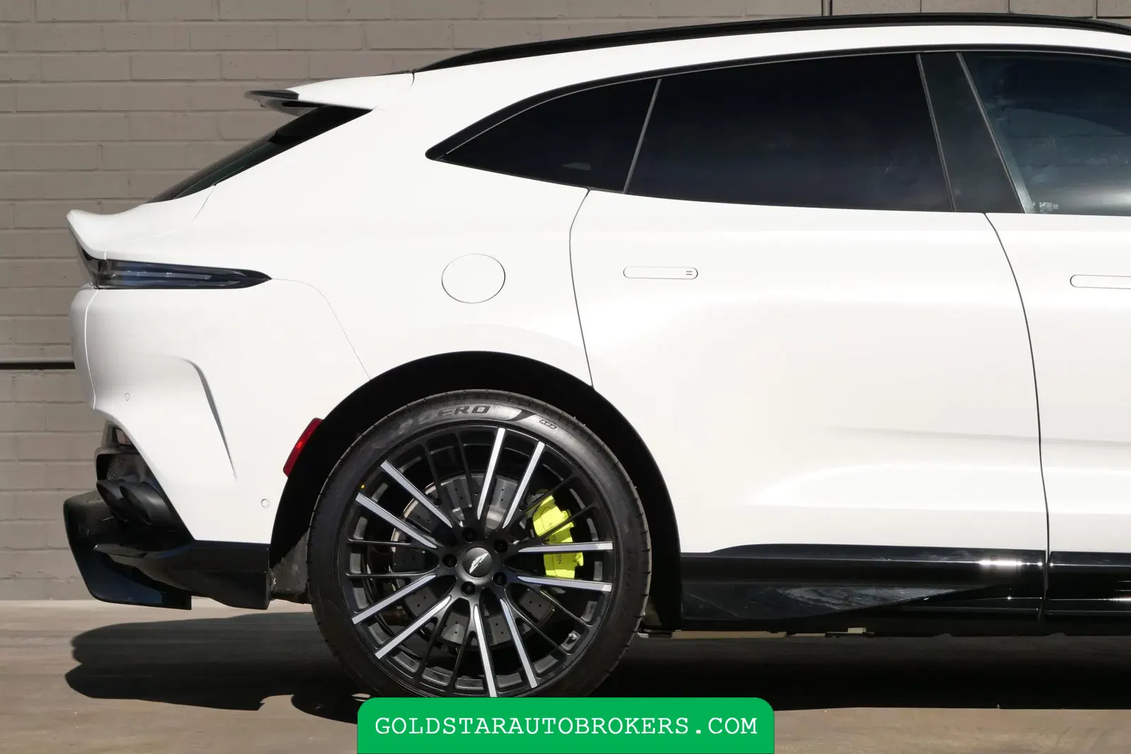 2023 Aston Martin DBX707