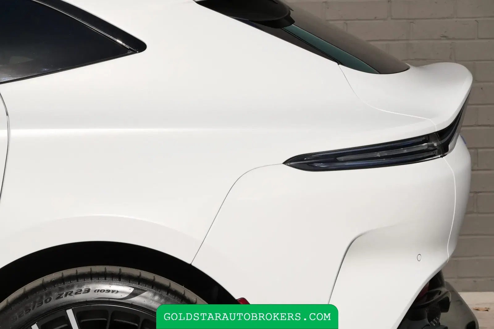 2023 Aston Martin DBX707