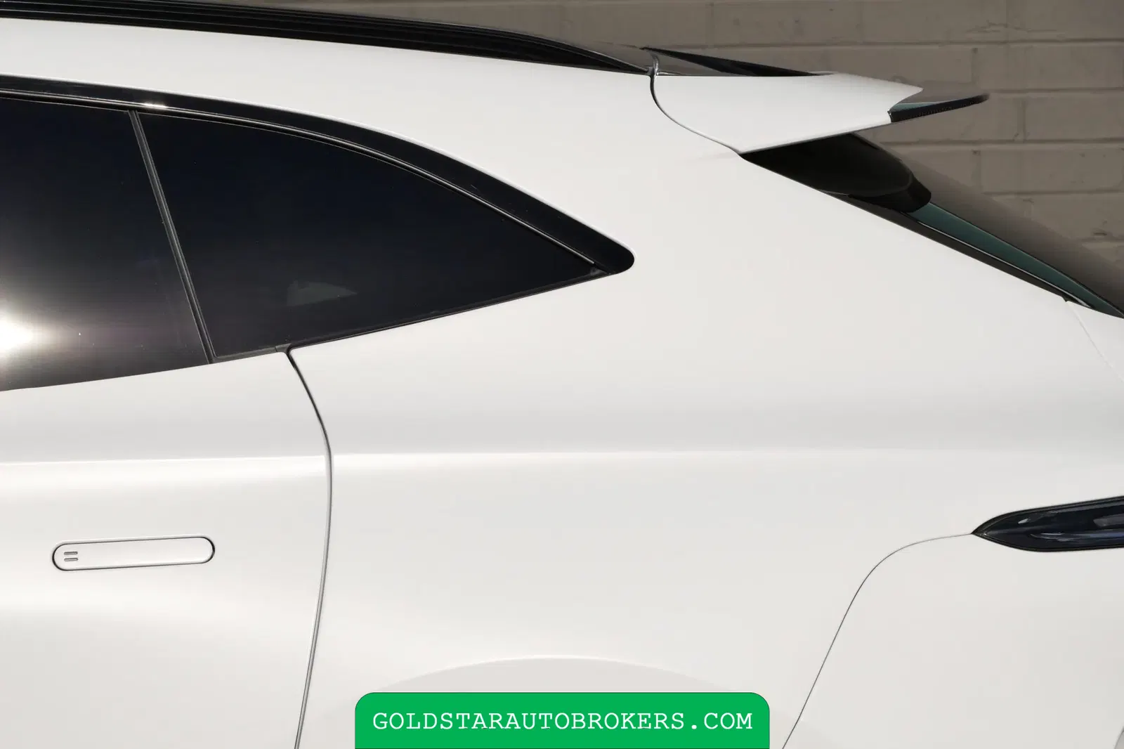 2023 Aston Martin DBX707