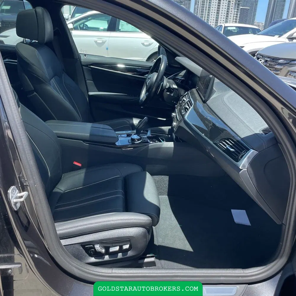 2022 BMW 5-Series M550xi