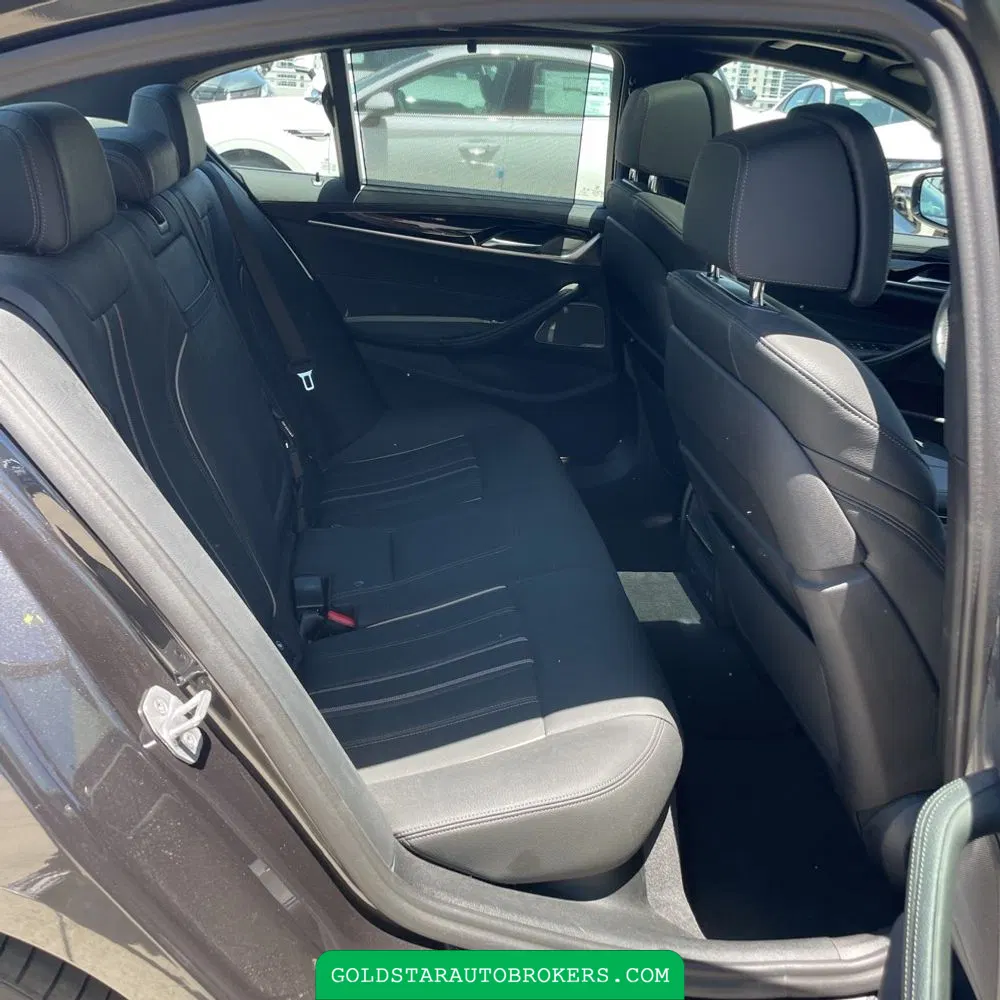 2022 BMW 5-Series M550xi