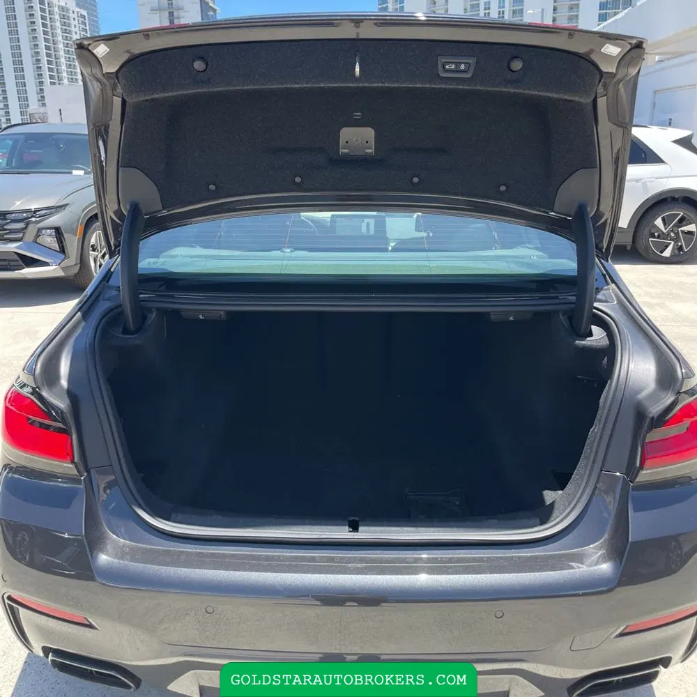 2022 BMW 5-Series M550xi