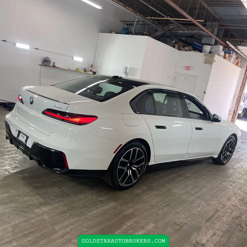 2023 BMW 7 Series 740i