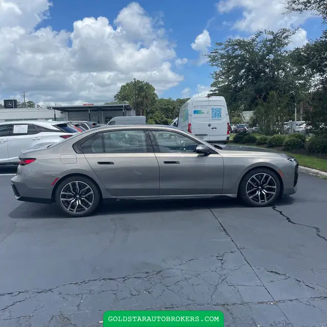 2023 BMW 7-Series 740i