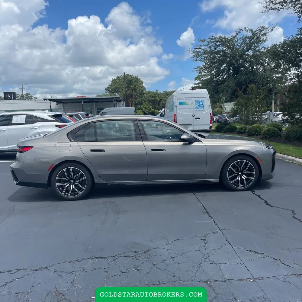 2023 BMW 7-Series 740i