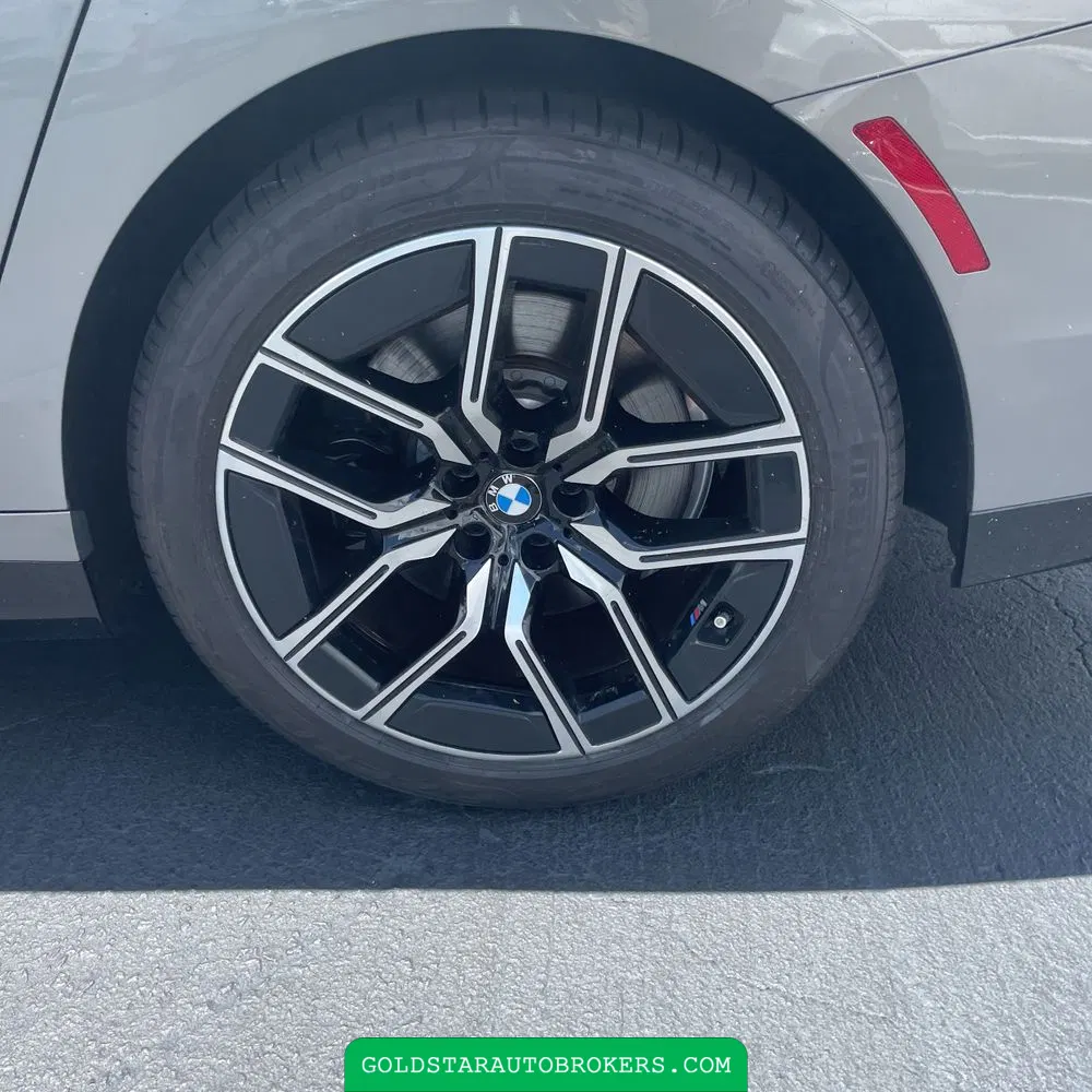 2023 BMW 7-Series 740i